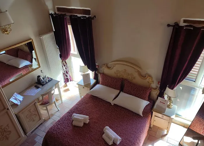 招待所 Casa Aurora 4*